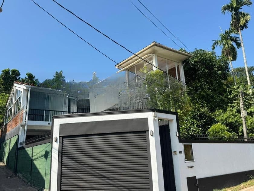 Modern Three Stories House for Rent Battaramulla