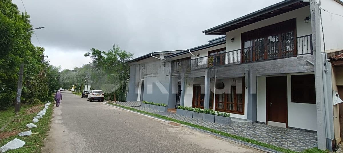 Stunning Lake View Residence for Sale – Attidiya, Dehiwala