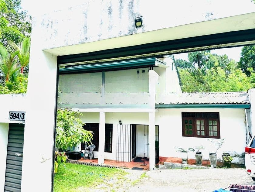 අතුරුගිරිය Hightway එකට ඇවිදයන දුරින් අගනා දෙමහල් නිවසක් / Ru 14225