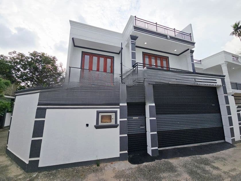 Newly Build Luxury Three Storey House for Sale in Piliyandala