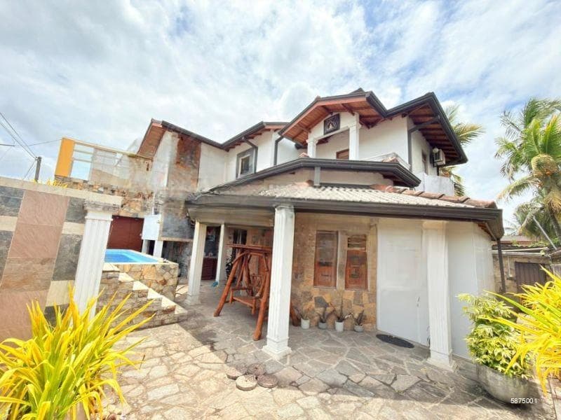 Stunning Modern Luxury Home with Swimming Pool for Sale – Kottawa