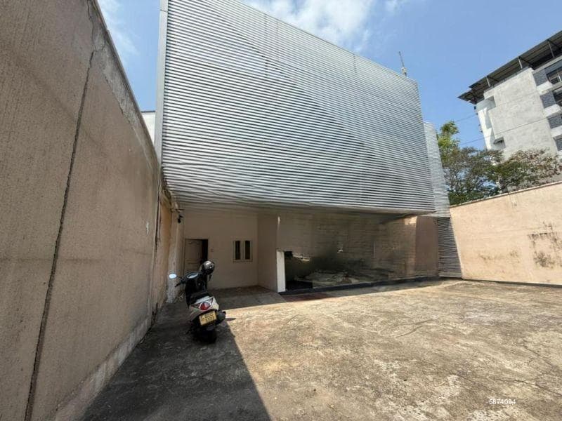 Commercial building for sale in Colombo 3