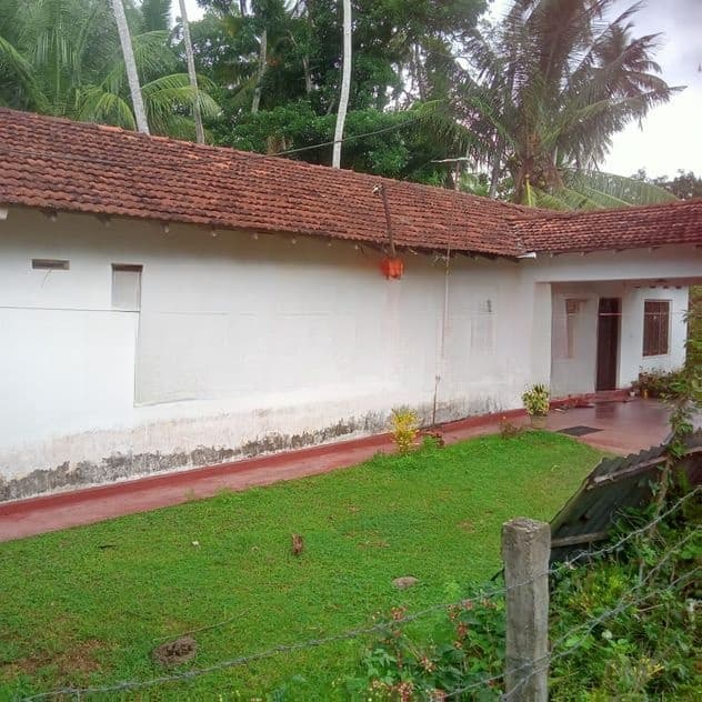 වටිනා පර්චස් 250 ඉඩම සමග පැරණි නිවස මිනුවන්ගොඩ