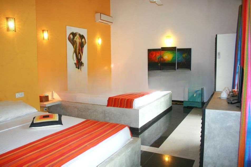 Colombo 5 : 8 A/C BR fully furnished house for rent