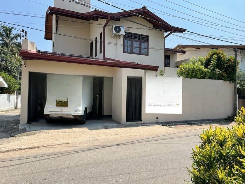House for sale in Thalawathugoda