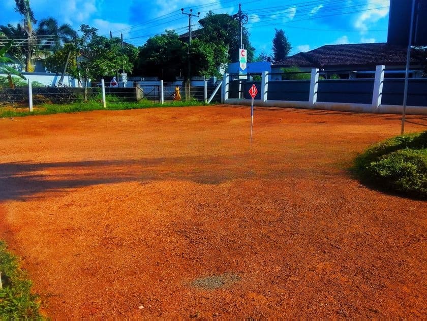 Yakkala ජාත්යන්තර පාසල් සීමාවෙන් හොද ඉඩම