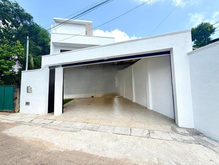 Modern 4 Bedroom House – Nugegoda