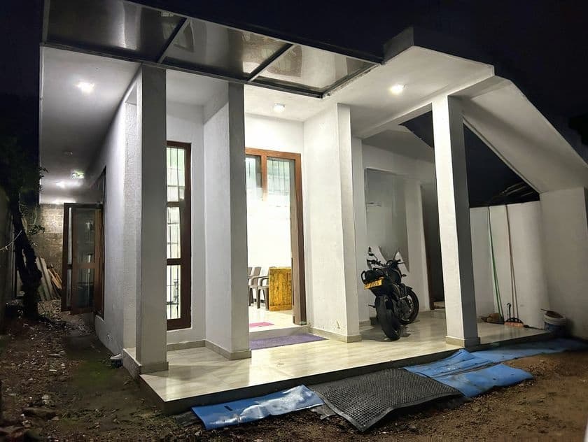 Modern House in Hokandara Talawathugoda With 1st Floor Slab
