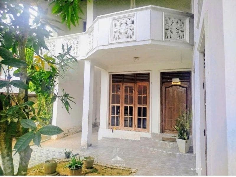 Spacious House on 11.75 Perch Land for Sale in Mattegoda Road, Kottawa (HSSH107)