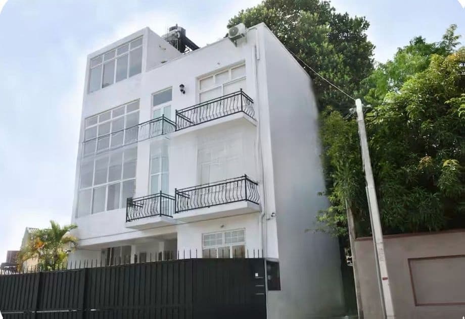 Income-Generating 3-Apartment Building for Sale – Colombo 05