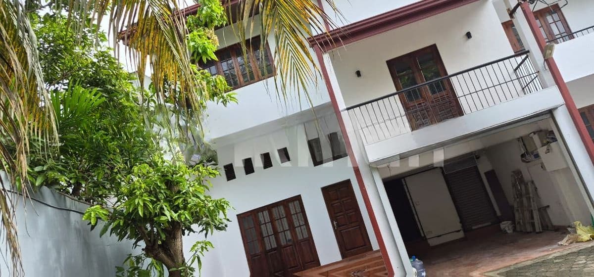 Spacious Semi-Furnished House for Rent – Dehiwala
