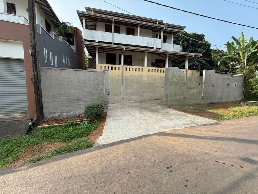 Athurugiriya Prime Location Luxury House For Sale