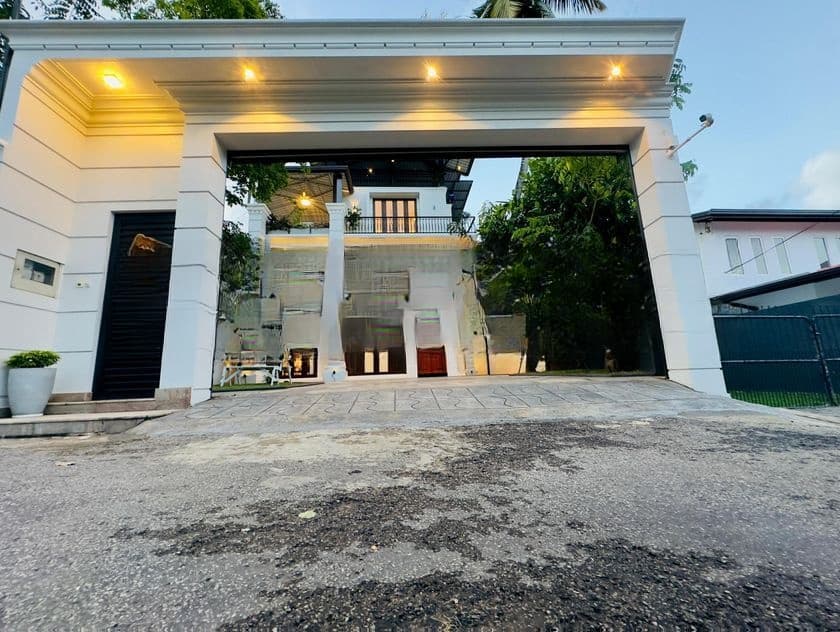 Luxury 3 Storey Modern House for Sale in Kottawa Junction