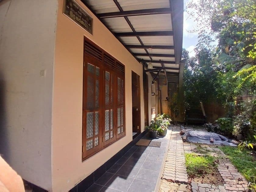 House 2nd Floor for Rent Karapitiya